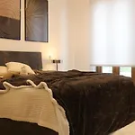Comfy Living! Renovated 2 Rooms At Ambra Apartments-Lift-Secure Parking-Great Area!