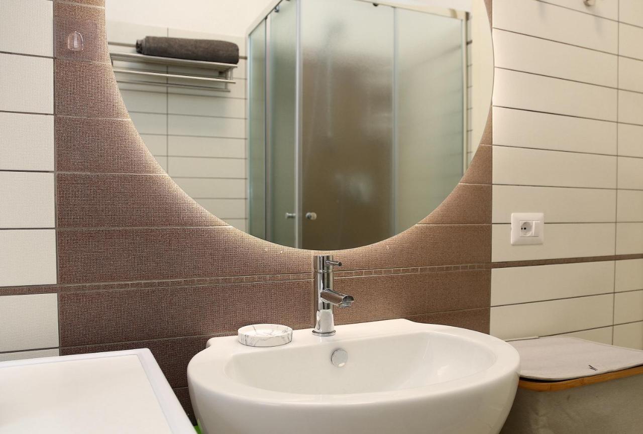 Comfy Living! Renovated 2 At Ambra Apartments-lift-secure Parking-great Area! * Olbia