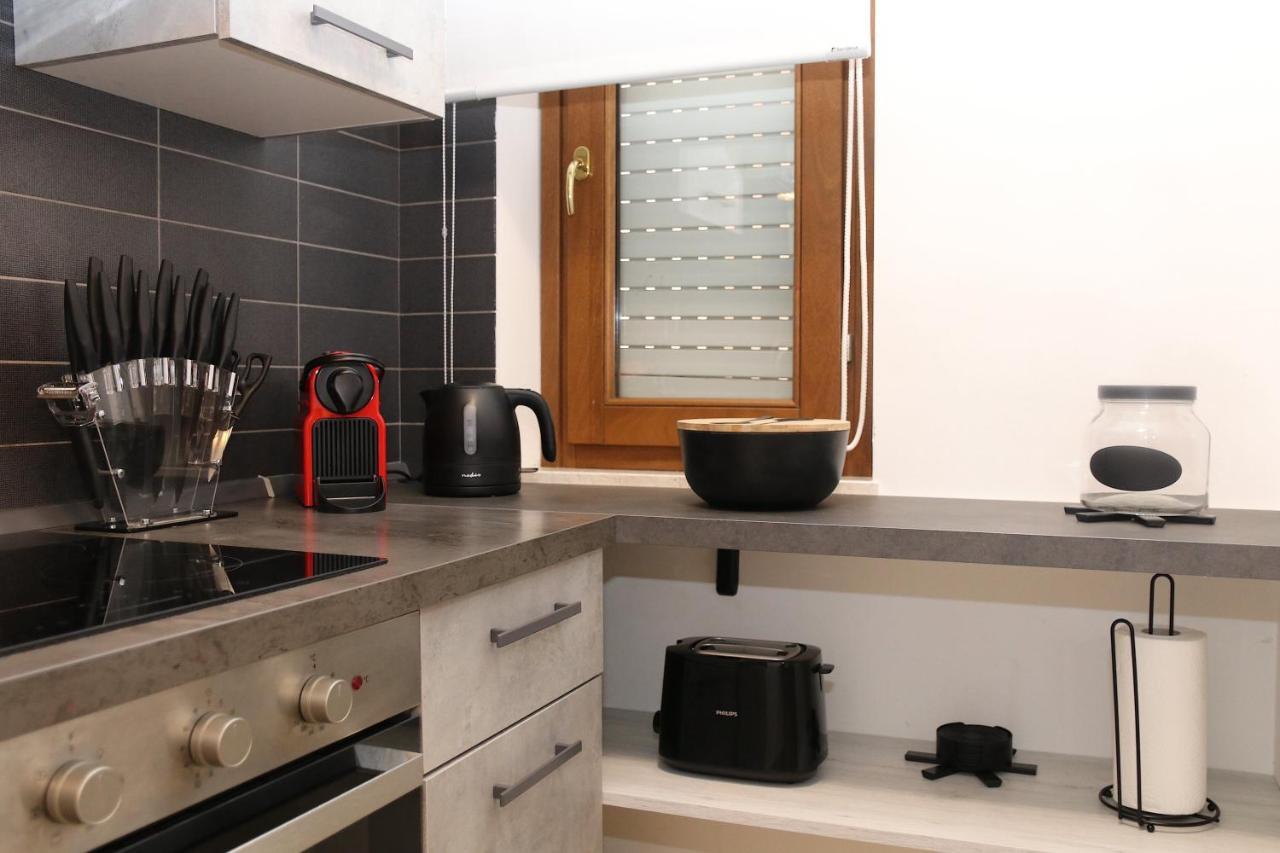 Comfy Living! Renovated 2 At Ambra Apartments-lift-secure Parking-great Area! Olbia